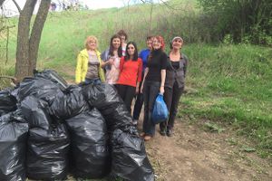 Журналистки Великих Лук провели субботник (ФОТО)