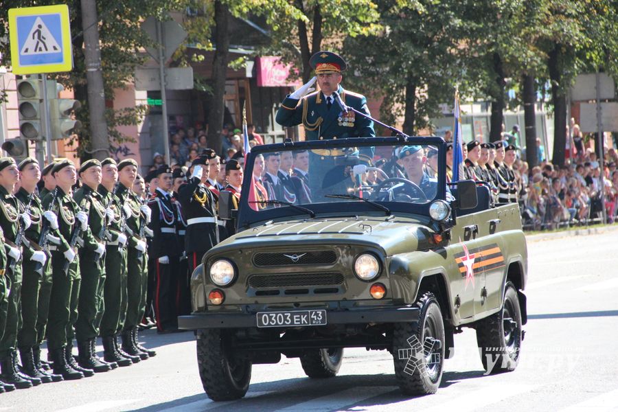 Военный парад в Великих Луках, часть II (ФОТО)