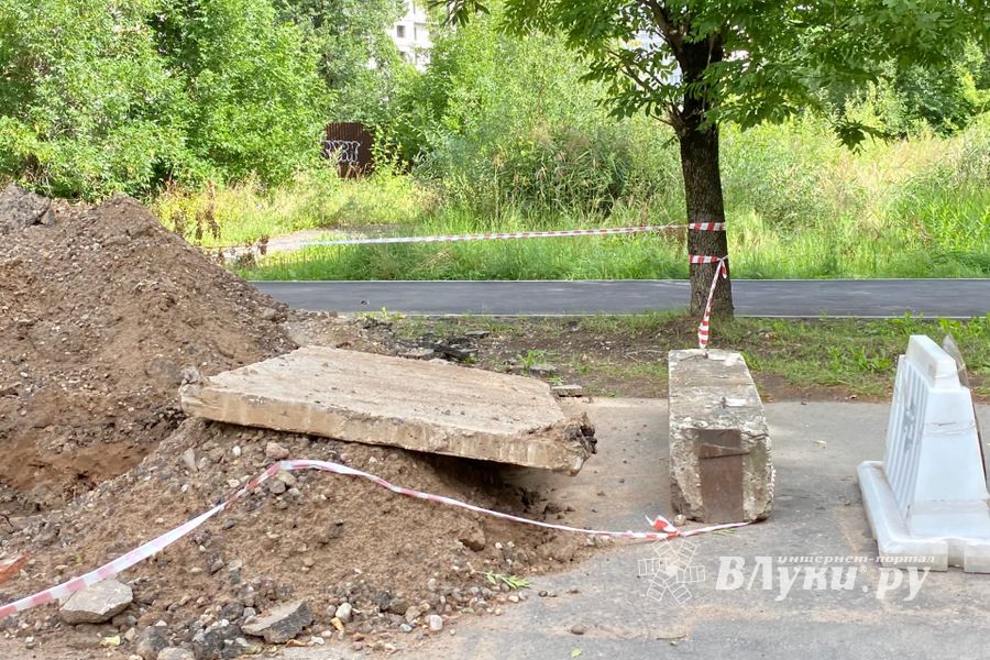 В Великих Луках идёт ремонт теплосетей (ФОТО)