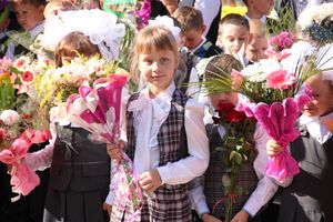 Самую многочисленную школу Великих Лук пополнили 116 первоклассников (ФОТО)