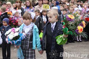 Школы города отметили 1 сентября (фото)