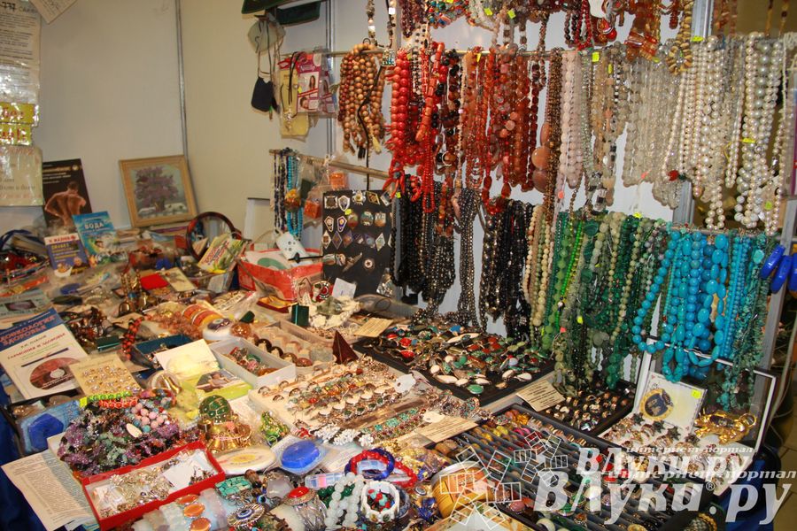 Универсальная выставка проходит в Великих Луках (фото)