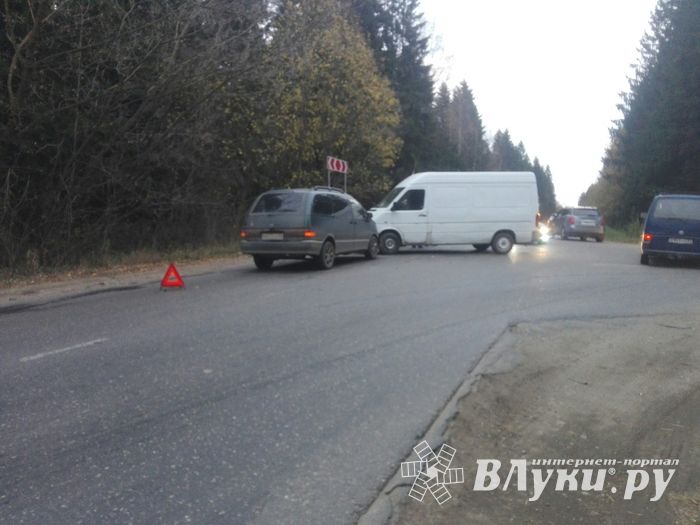 В зеленой зоне столкнулись фольксваген и тайота (ФОТО)