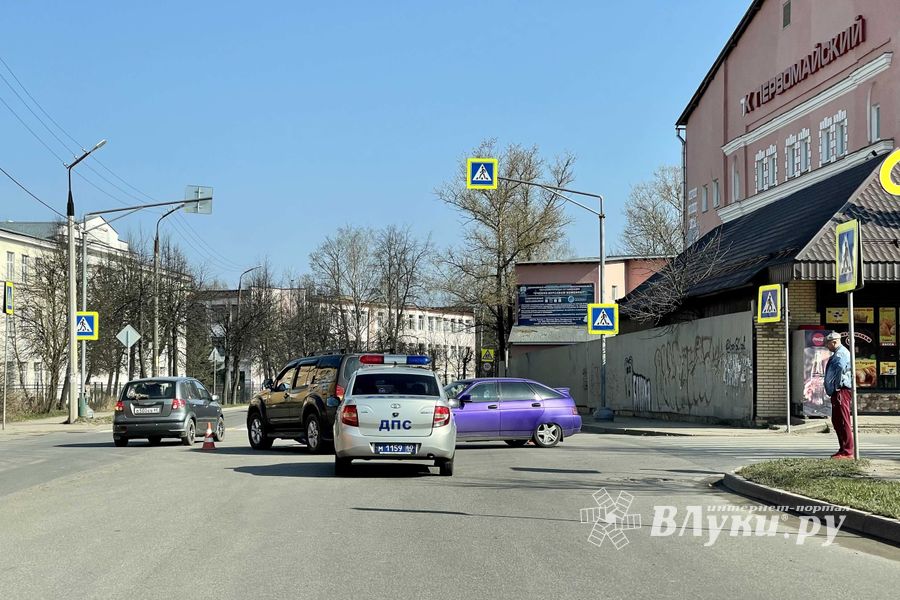 ДТП на проспекте Октябрьском в Великих Луках (ФОТО)