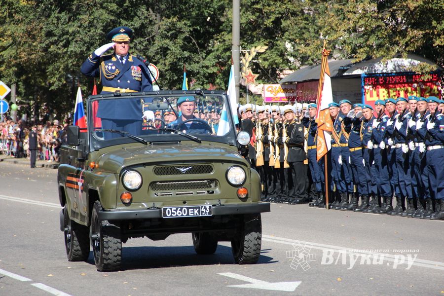 Военный парад в Великих Луках, часть II (ФОТО)