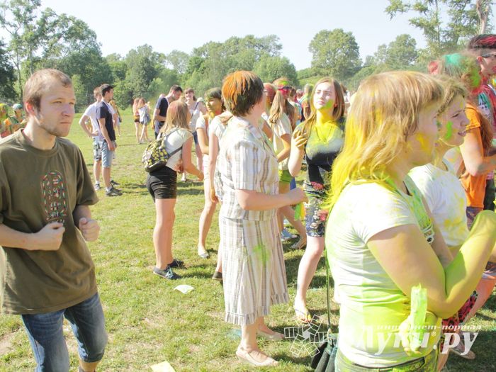 Яркие эмоции «ColorFest» в Великих Луках (ФОТО)