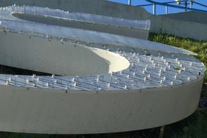 В Великих Луках опять разбили памятный знак (ФОТО)