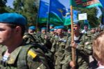 В День России Андрей Турчак принял участие в Марше Мира Воздушно-десантных войск (фото)