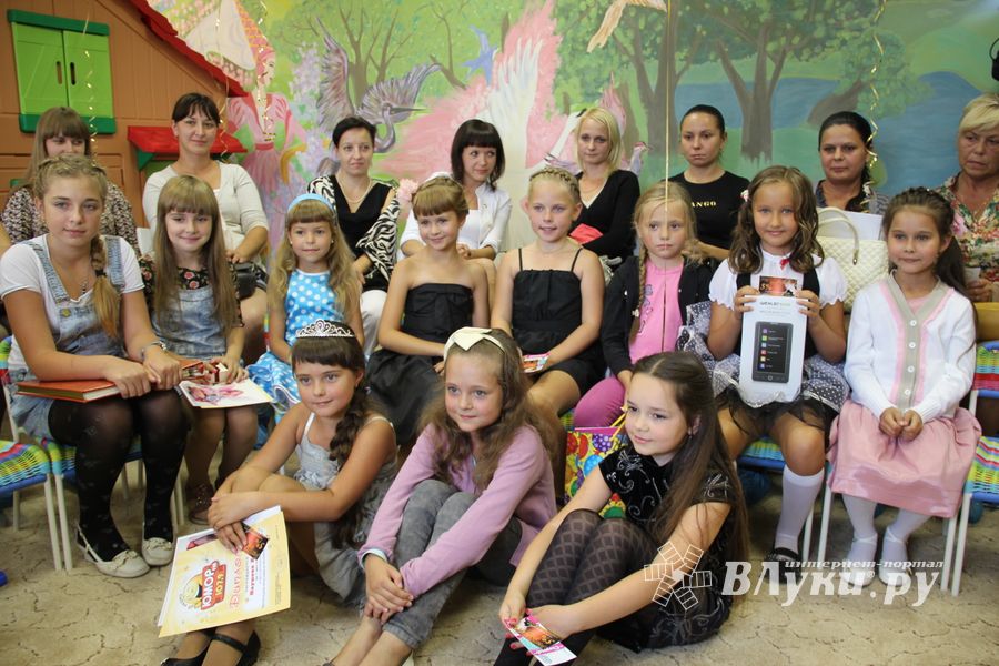 Награждение участниц конкурса "Маленькая красавица"