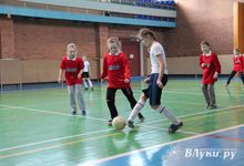 В Великих Луках прошел областной этап по мини-футболу среди девочек (фото)