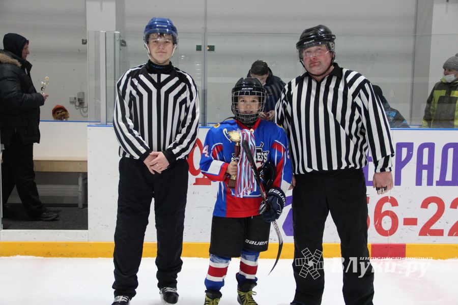 В Великих Луках прошел детский Открытый турнир по хоккею (ФОТО)
