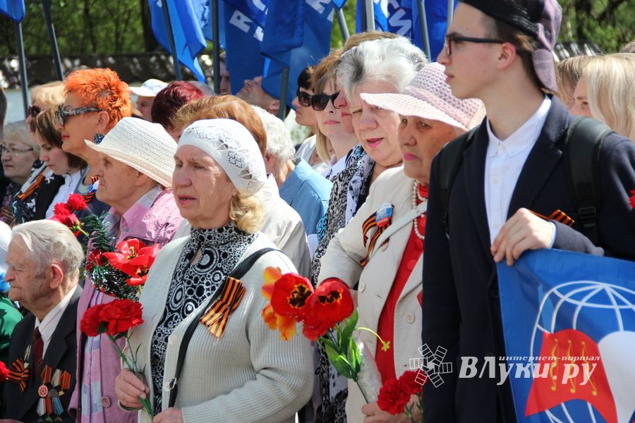 В Великих Луках прошел торжественный митинг в честь 9 мая (ФОТО)