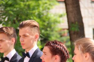 В Великих Луках прозвенели «последние» звонки (ФОТО)