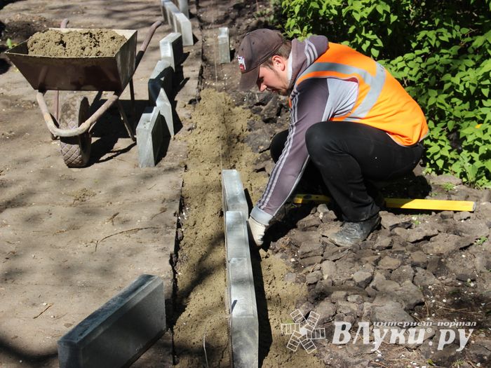 На улицах Дворецкой и Виноградова появится тротуар (ФОТО)