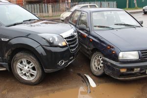 В ДТП в Великих Луках чудом не пострадала женщина (ФОТО)