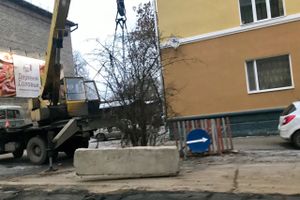 На ул. Первомайской в Великих Луках затруднено движение (ФОТО)