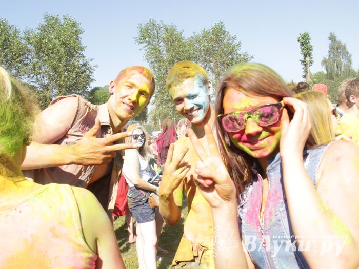 Яркие эмоции «ColorFest» в Великих Луках (ФОТО)