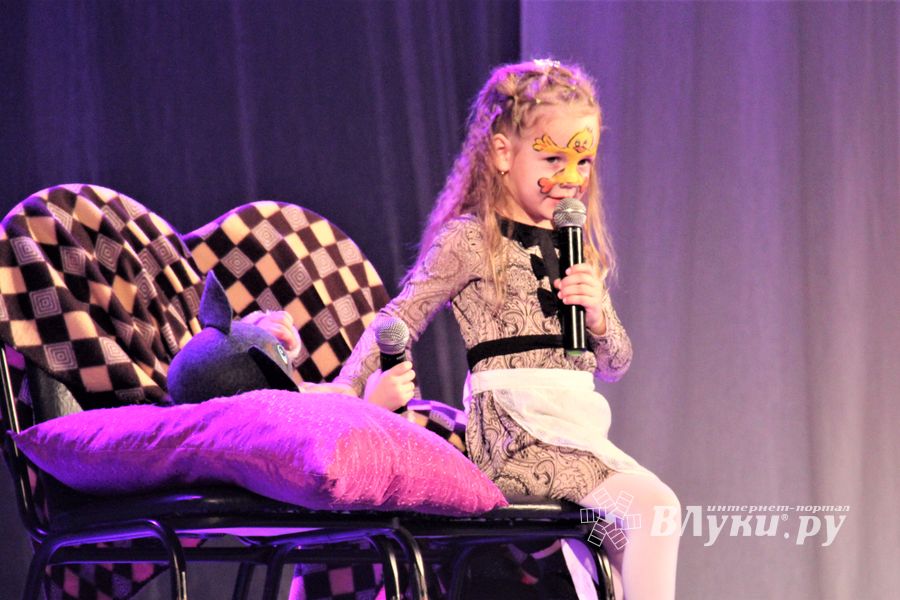 Юные артисты ГДК им. Ленина отметили «Мамин день» (ФОТО)