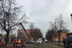 Фотофакт: на ул. Ботвина раскопали участок дороги