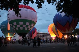 Ночным свечением аэростатов завершилась 24-я Международная встреча воздухоплавателей (ФОТО)
