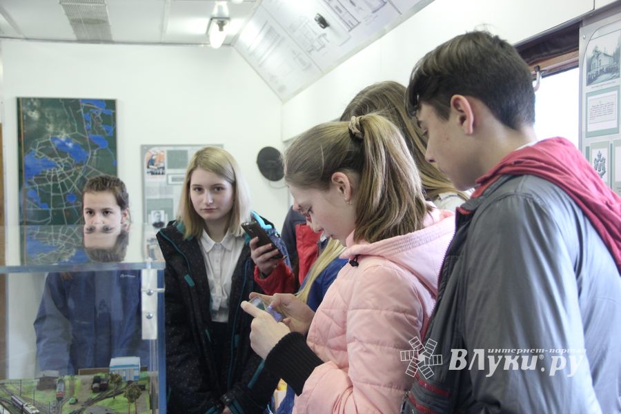 Информационный поезд Октябрьской железной дороги прибыл в Великие Луки