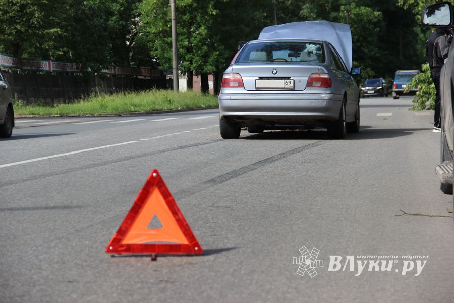 На Гагарина в Великих Луках столкнулись два «немца» (ФОТО)