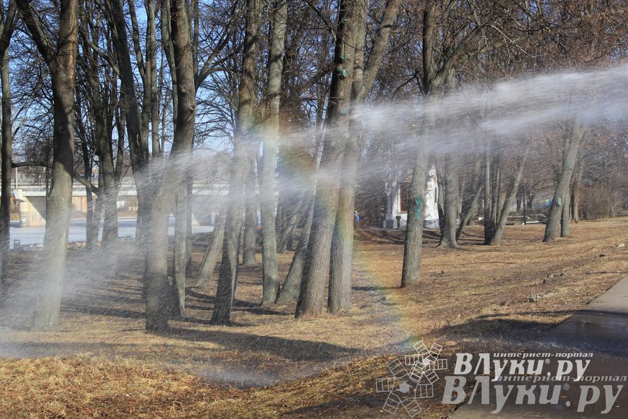 В центре Великих Лук спасатели продемонстрировали свою технику (ФОТО)