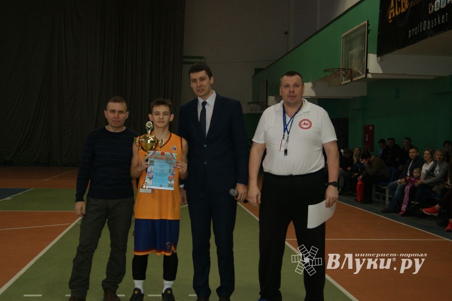 Великолучане завоевали бронзу на Международном турнире по баскетболу (ФОТО)