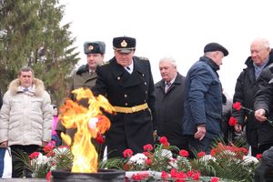 У Вечного огня в Великих Луках прошёл торжественный митинг (фото)