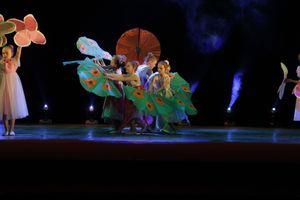 Великие Луки встретили День танца (ФОТО)