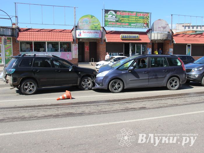 ДТП возле Смоленского рынка (ФОТО)