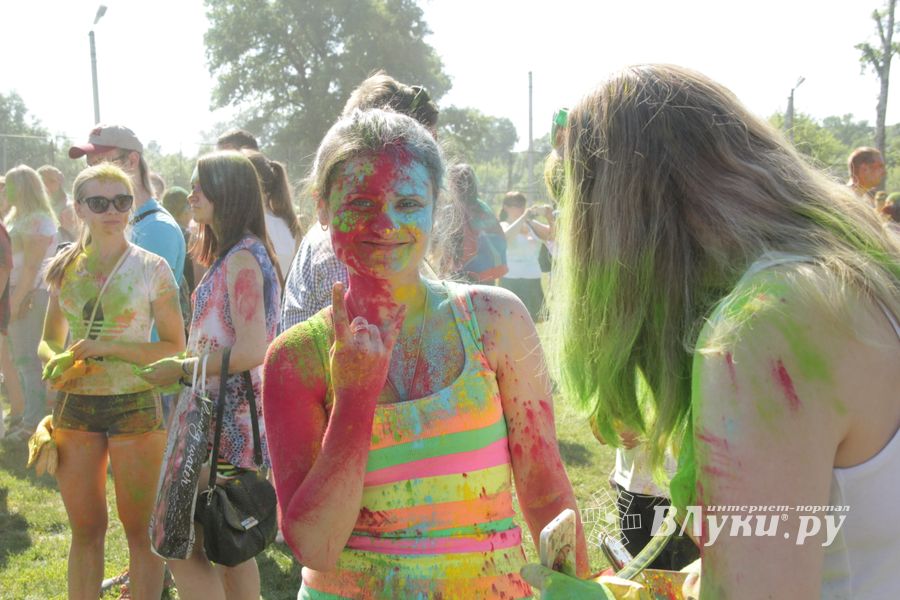 Яркие эмоции «ColorFest» в Великих Луках (ФОТО)