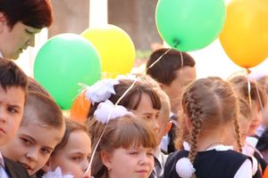 В Великих Луках прозвенели «последние» звонки (ФОТО)