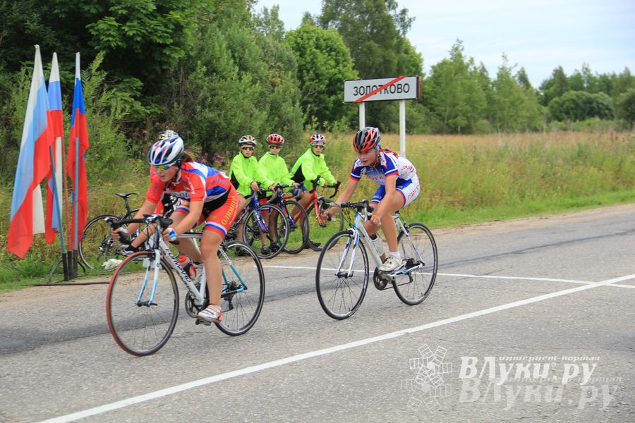В Великих Луках состоялось награждение победителей Чемпионата России по велоспорту в парной гонке (фото)