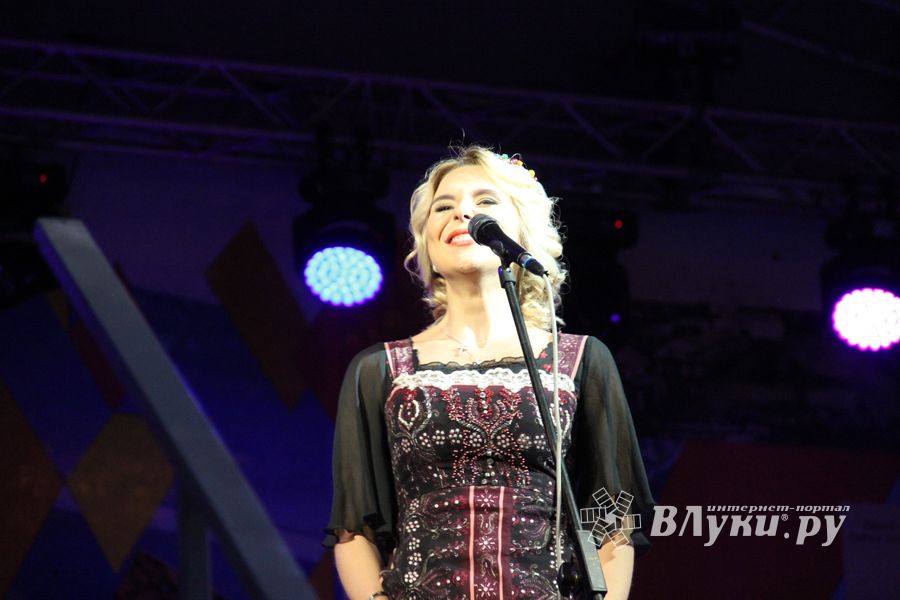 Людмила Чурсина и Пелагея поздравили Великие Луки с 850-летием (ФОТО)