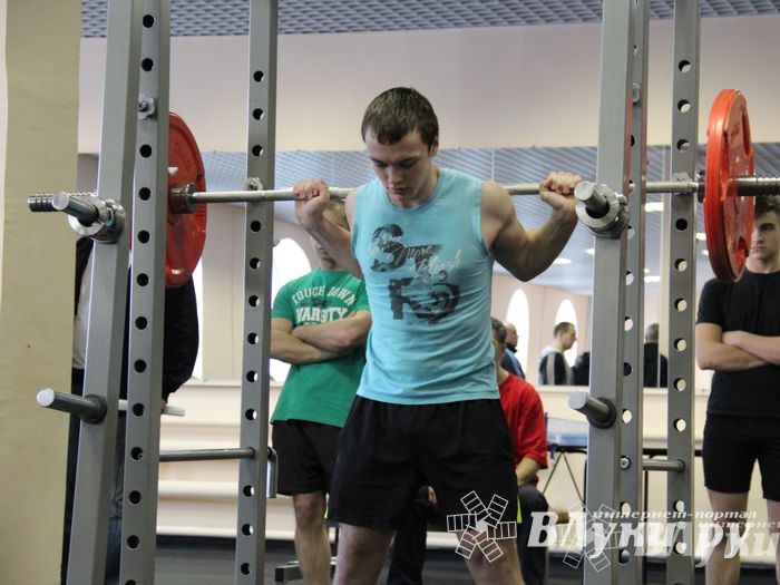 Соревнования по пауэрлифтингу прошли в Великих Луках (фото)
