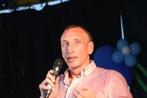 Андрей Турчак встретил День города Новосокольники вместе с жителями под проливным дождем (ФОТО)