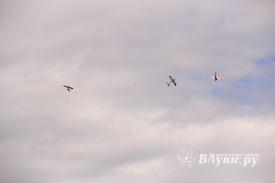 В Великих Луках проходит 7-й Фестиваль авиамодельного спорта (ФОТО)