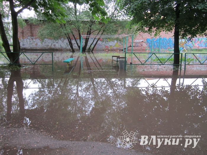 Великие Луки вновь затопило (ФОТО)