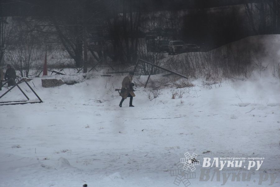 Реконструкция битвы за освобождение Великих Лук