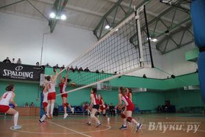 В Великих Луках прошли международные соревнования по волейболу (фото)