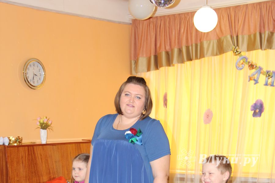 Дети поздравили мам с 8 марта (фото и видео)