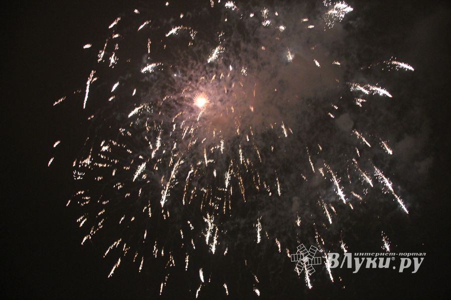 Великие Луки к встрече Нового года готовы (ФОТО)