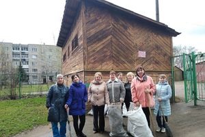 Воспитатели детского сада №16 вышли на субботник (ФОТО)