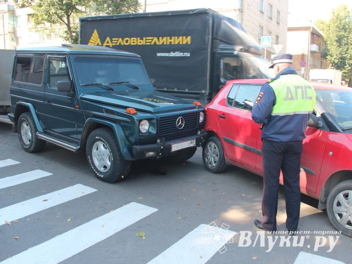 ДТП на Октябрьском в Великих Луках (ФОТО)