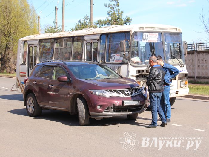 Фотофакт: ДТП на проспекте Гагарина в Великих Луках