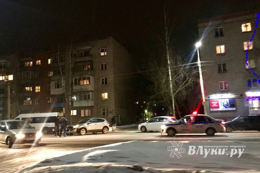 В Великих Луках на Гагарина произошо ДТП (ФОТО)