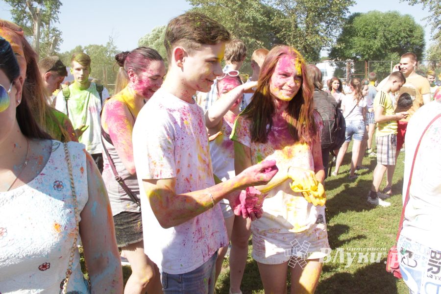 Яркие эмоции «ColorFest» в Великих Луках (ФОТО)
