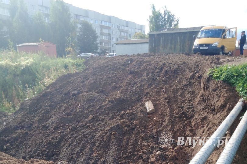 Великолукскую семью вновь превращают в робинзонов (ФОТО)