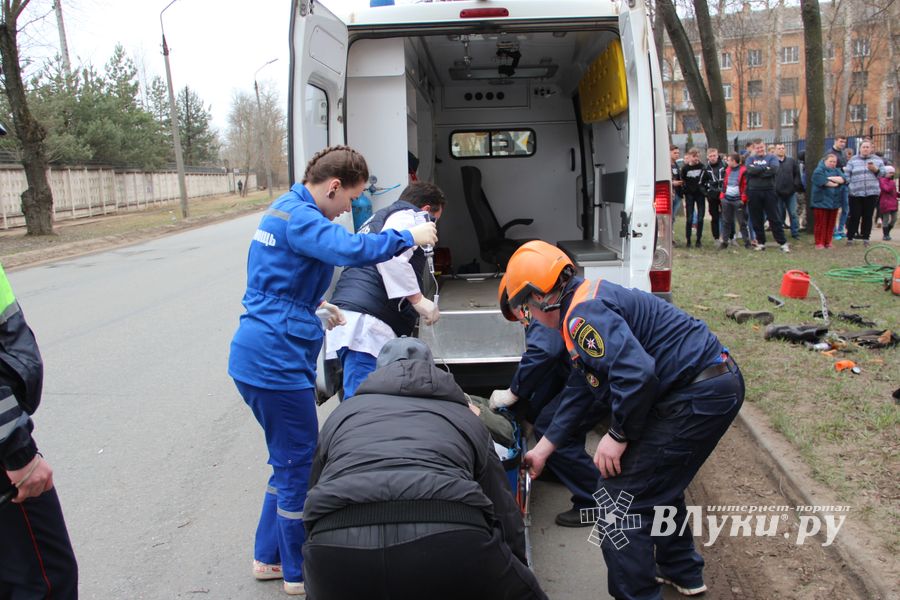 Молодого мужчину с места ДТП на пр-те Гагарина увезла скорая (ФОТО, ВИДЕО)